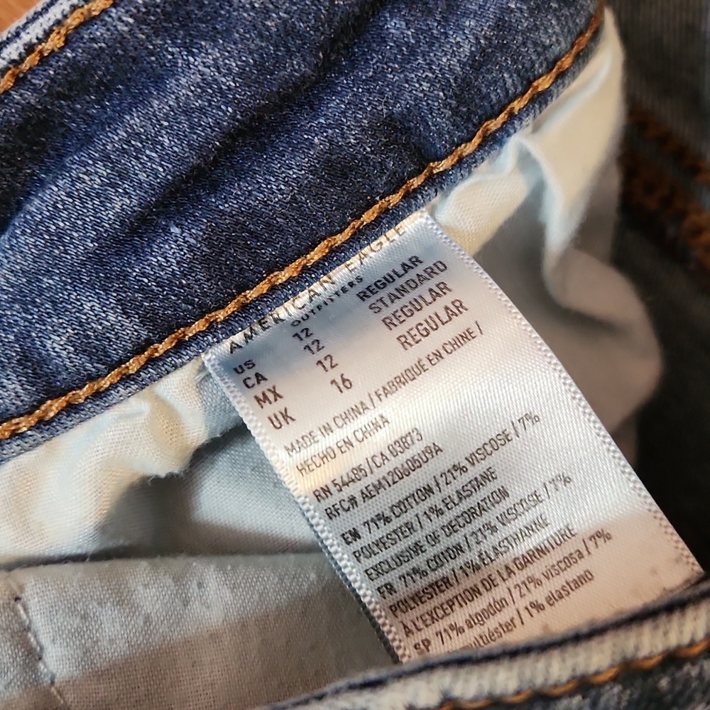 American Eagle Outfitters Disttessed Medium Wash Jeans - Picture 4 of 6